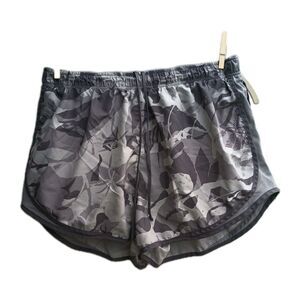 Nike XL Women's Gray Camo Pattern Shorts Lined W/Drawstring Dri Fit Walking
